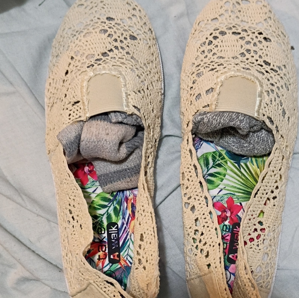 Alegria Women's Cream Crochet Loafers